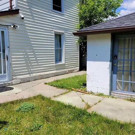 Cozy Downtown Two Bedrooms Free Parking Kingston Bagian luar foto