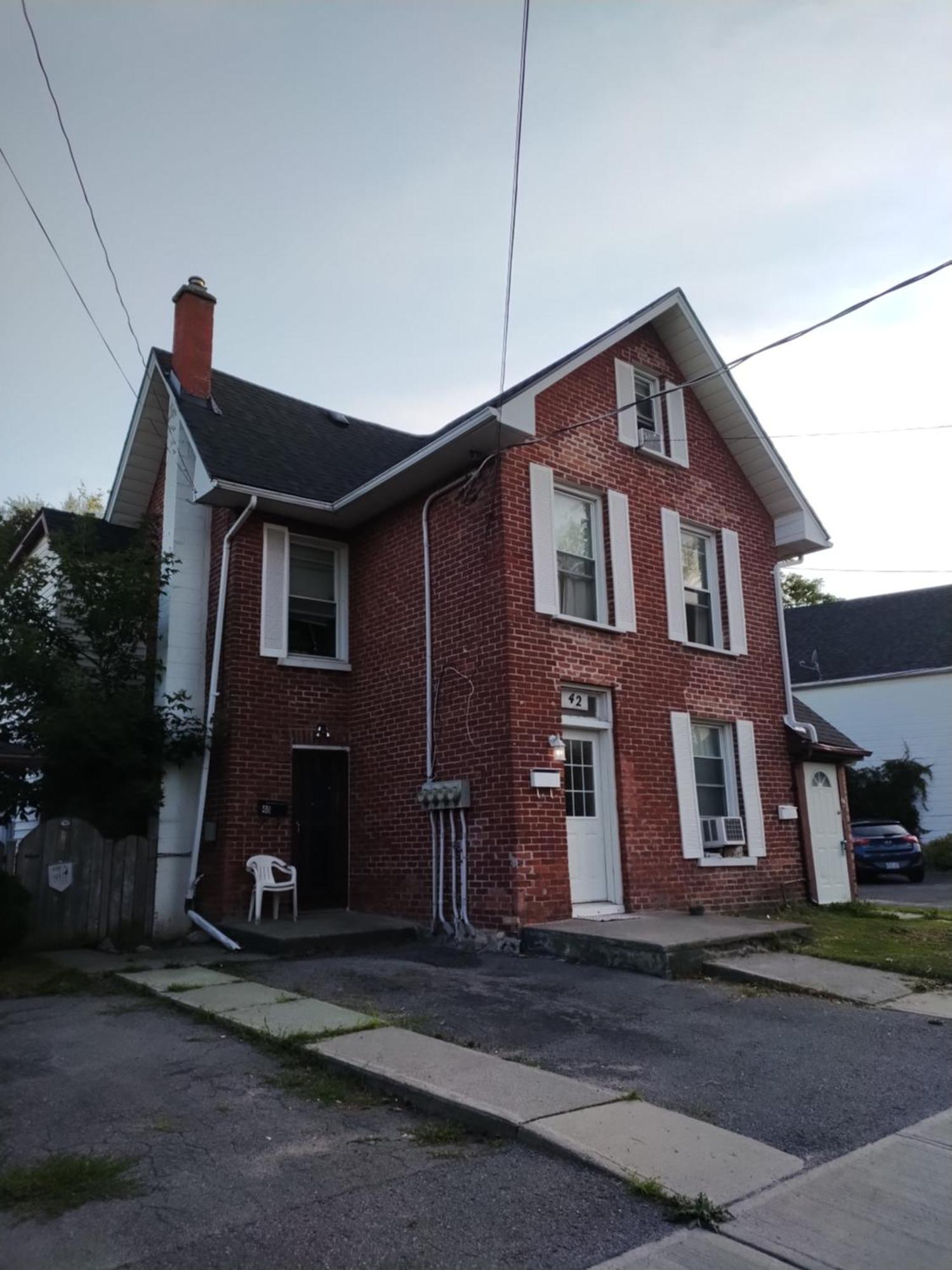 Cozy Downtown Two Bedrooms Free Parking Kingston Bagian luar foto