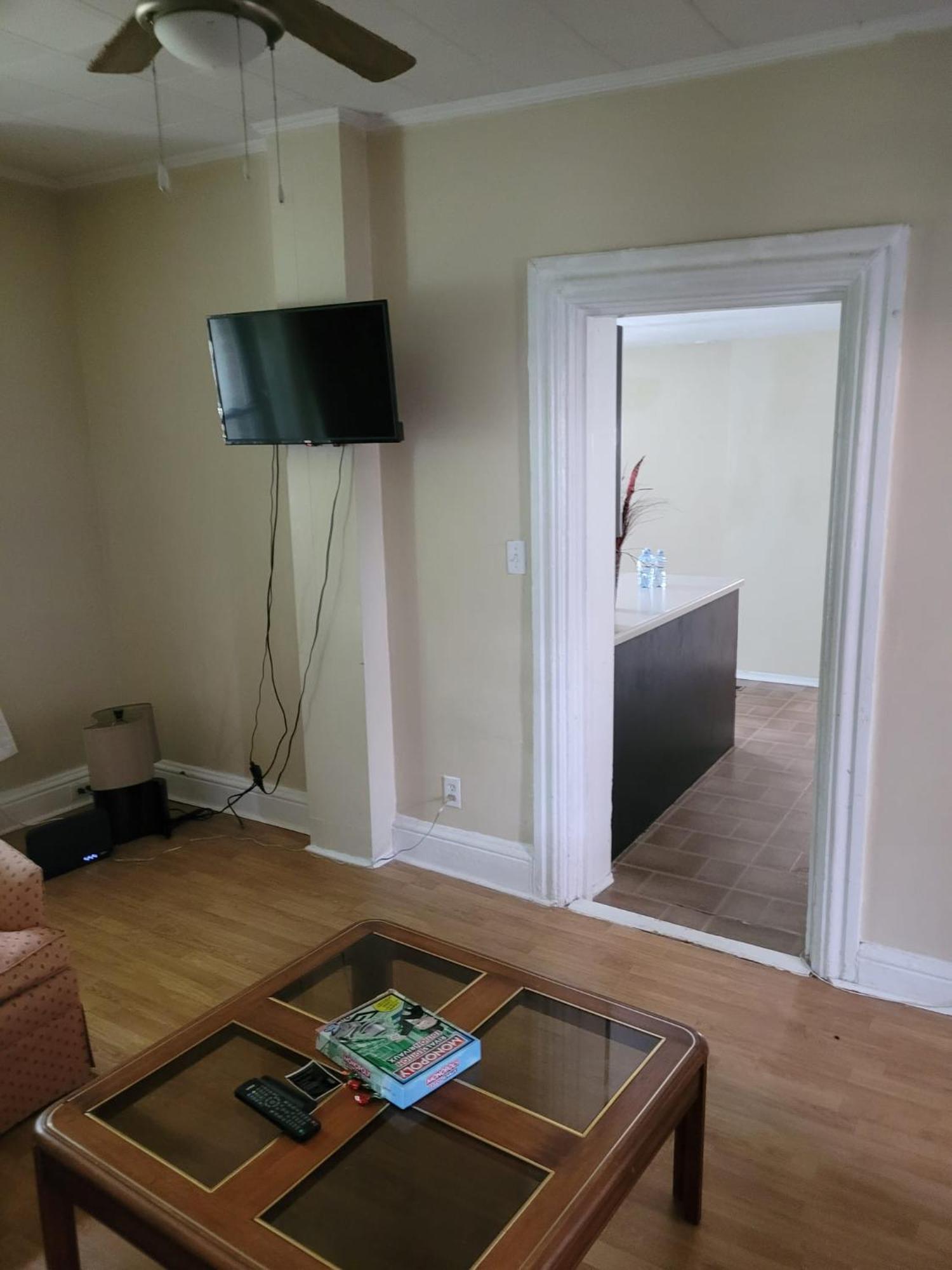 Cozy Downtown Two Bedrooms Free Parking Kingston Bagian luar foto