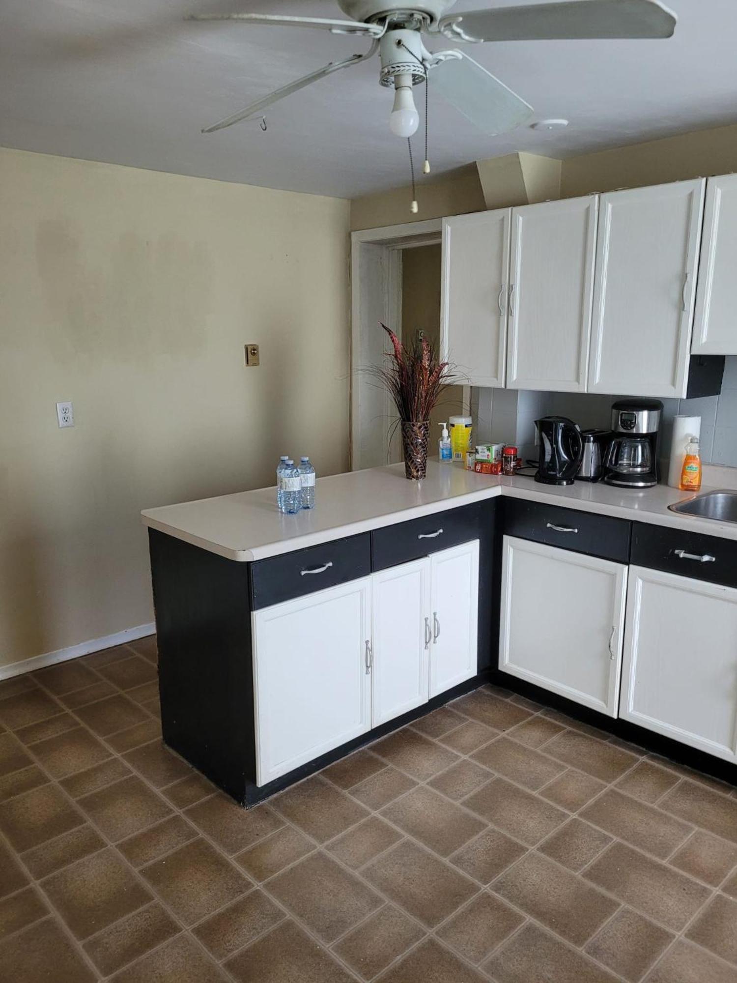 Cozy Downtown Two Bedrooms Free Parking Kingston Bagian luar foto