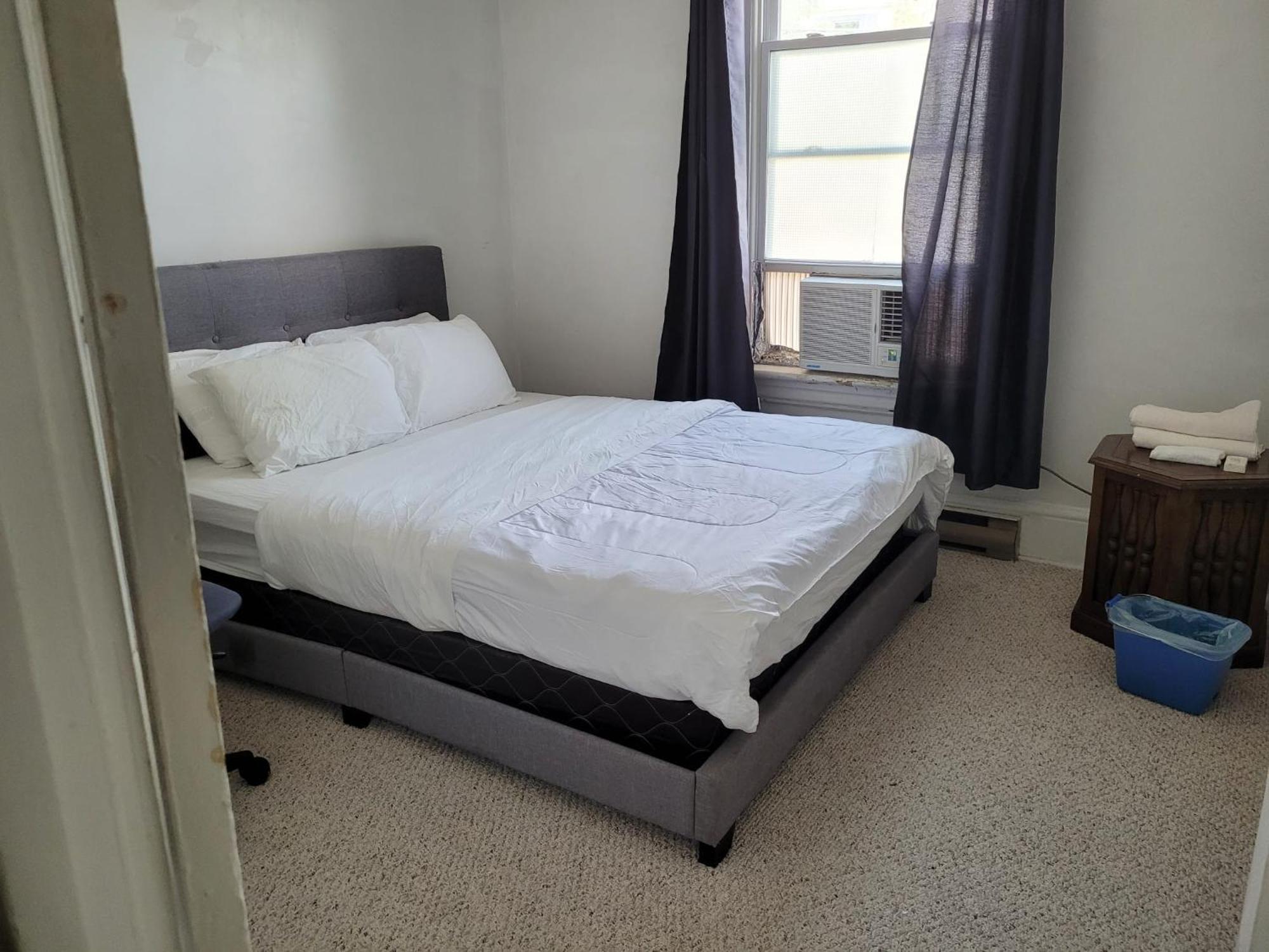 Cozy Downtown Two Bedrooms Free Parking Kingston Bagian luar foto